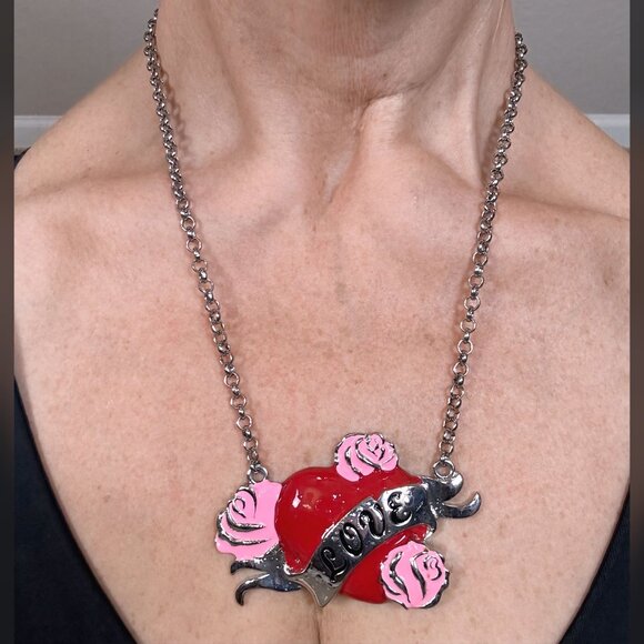 Mo'C Heart Pendant Kitsch 'n' Kouture Kawaii Love Cartoon Tattoo Art Necklace - Picture 8 of 9